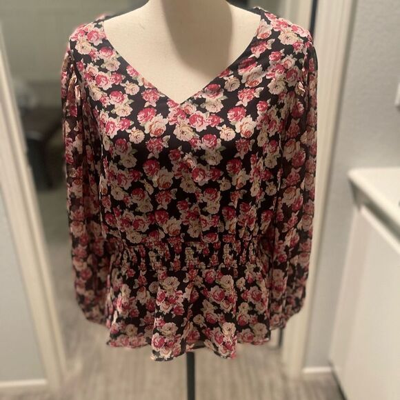 Philosophy Vibrant floral print blooms blouse. Size: Large Color: Black/Pink - Picture 5 of 14
